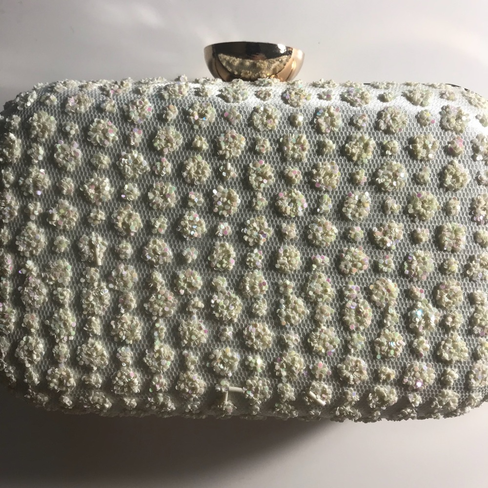 Floral White Clutch